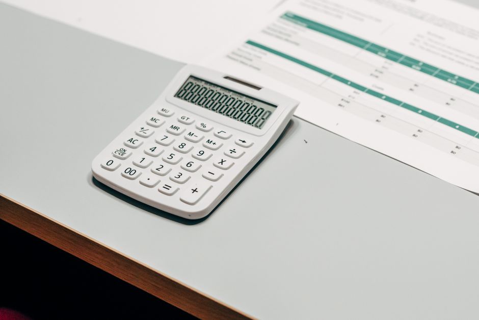 Budget planner template in a spreadsheet showing planned, actual and left columns next to a calculator
